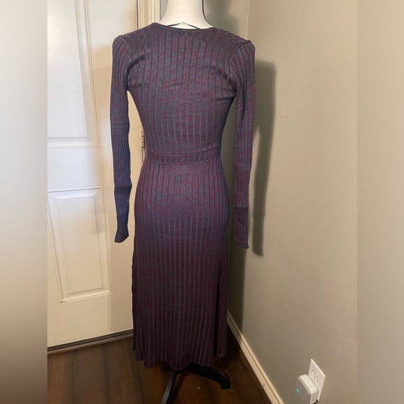 Sweater dress with cut out detail - Picture 6 of 6